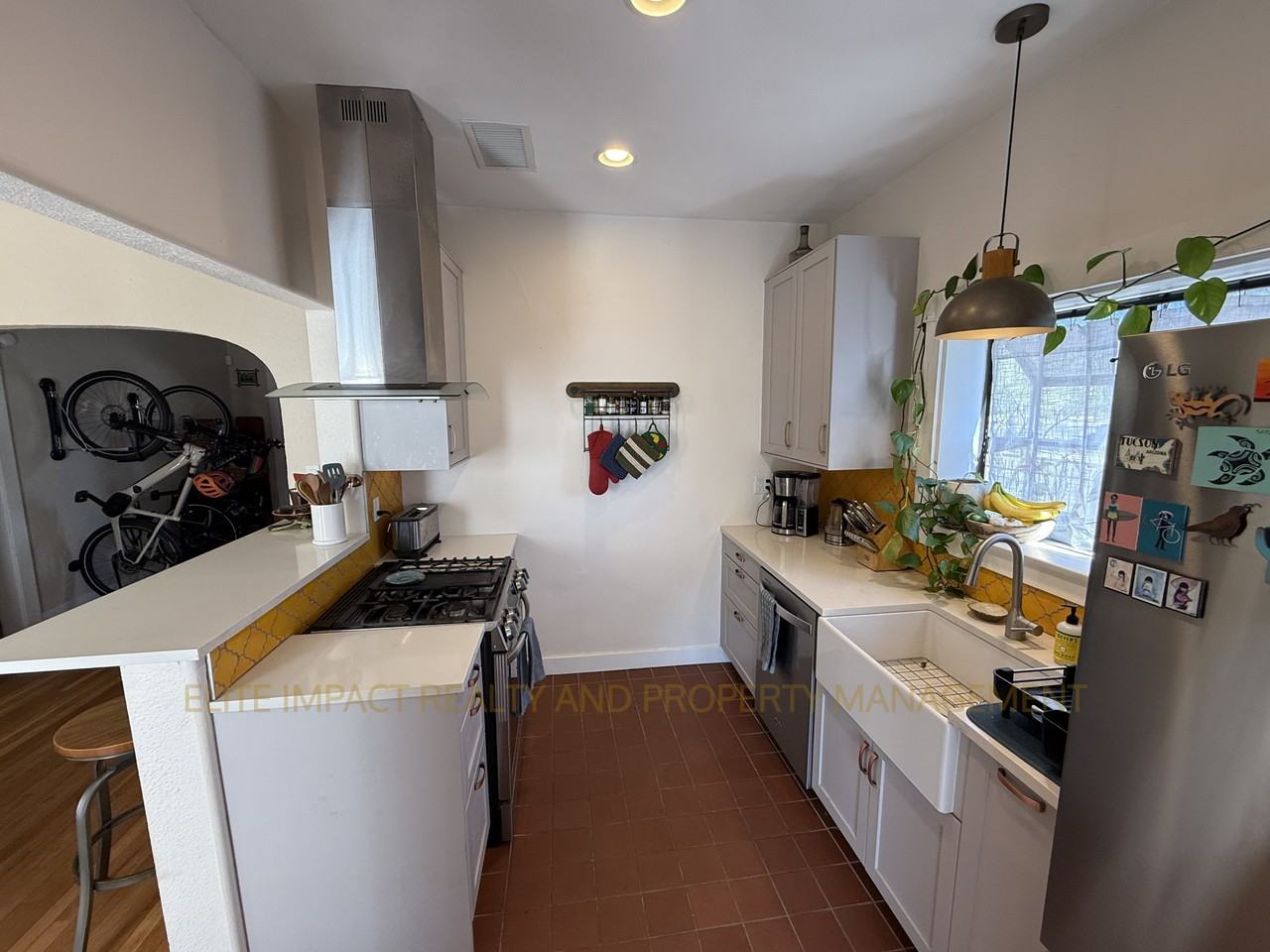 2548 E 3rd St #1 - Photo 7 of 19