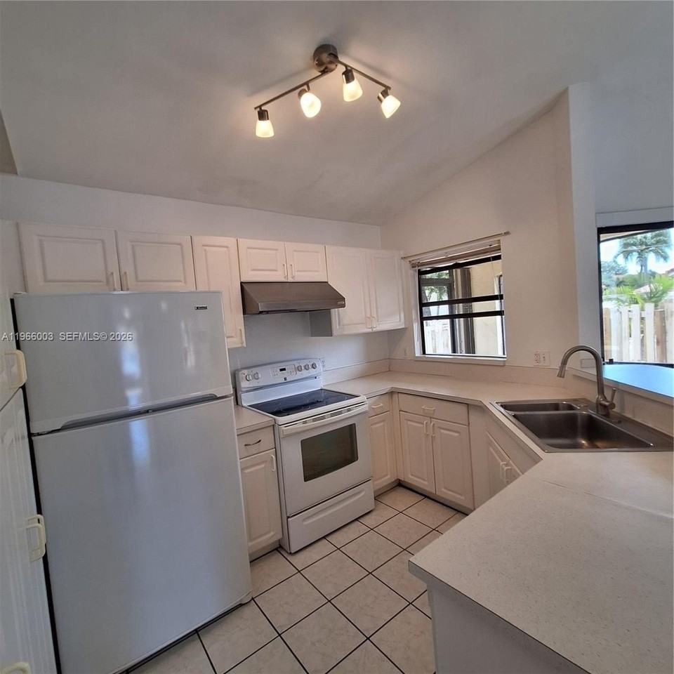 3214 San Remo Cir - Photo 7 of 20