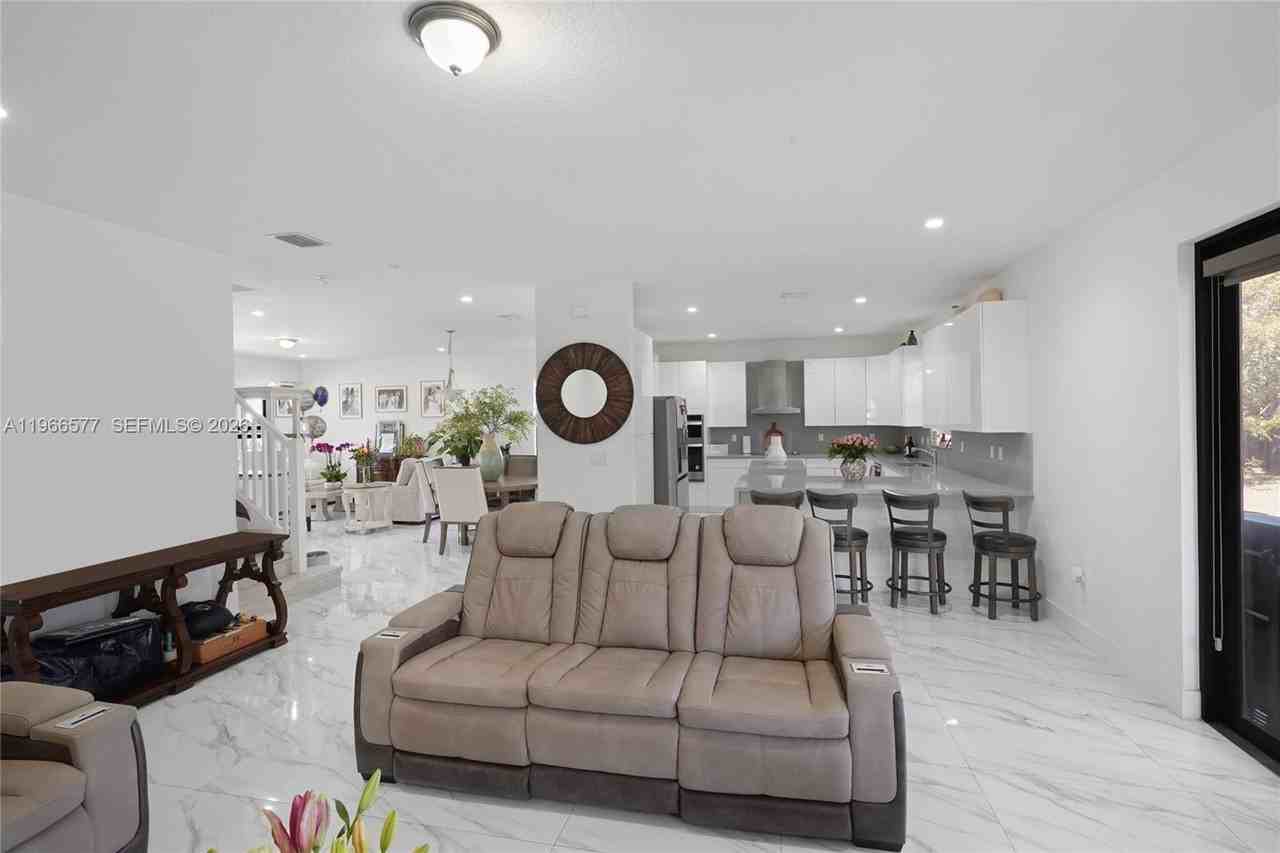 2165 Sw 145th Ave #2165 - Photo 6 of 36