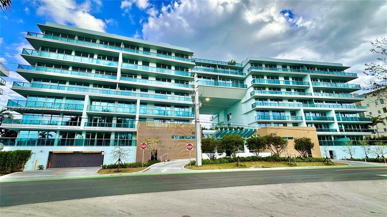 9201 E Bay Harbor Dr #504