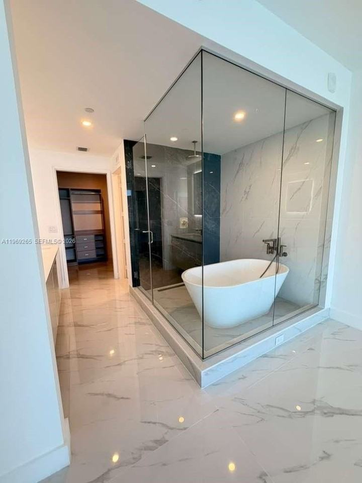 700 Ne 24th St #1103