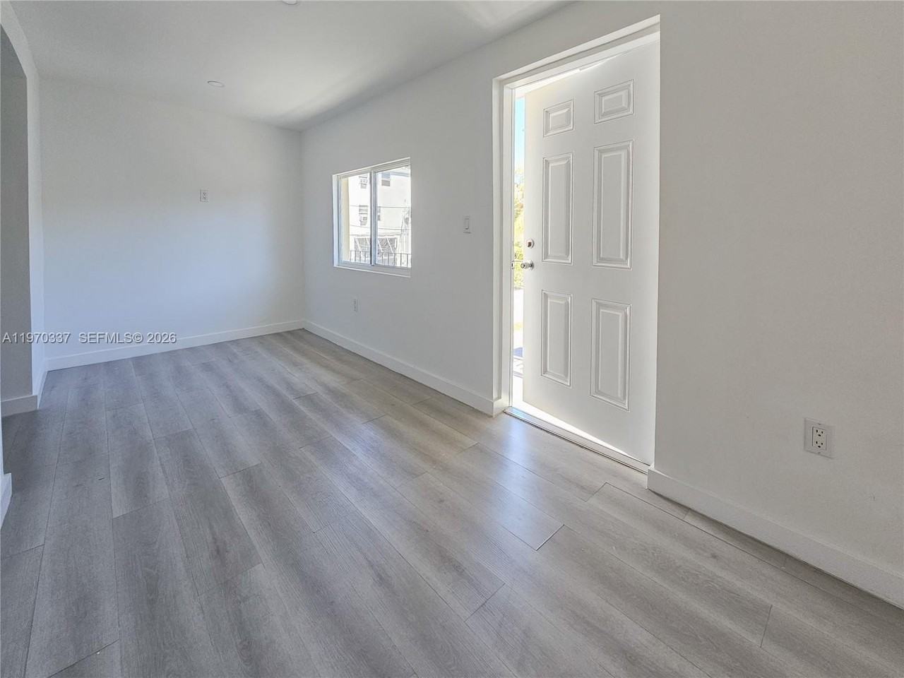 2669 Sw 9th St #5 - Photo 4 of 11