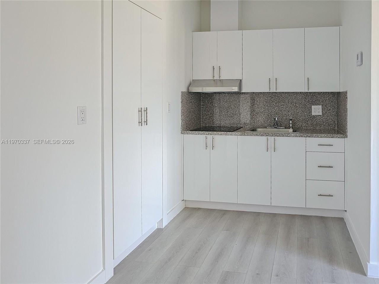 2669 Sw 9th St #5 - Photo 5 of 11