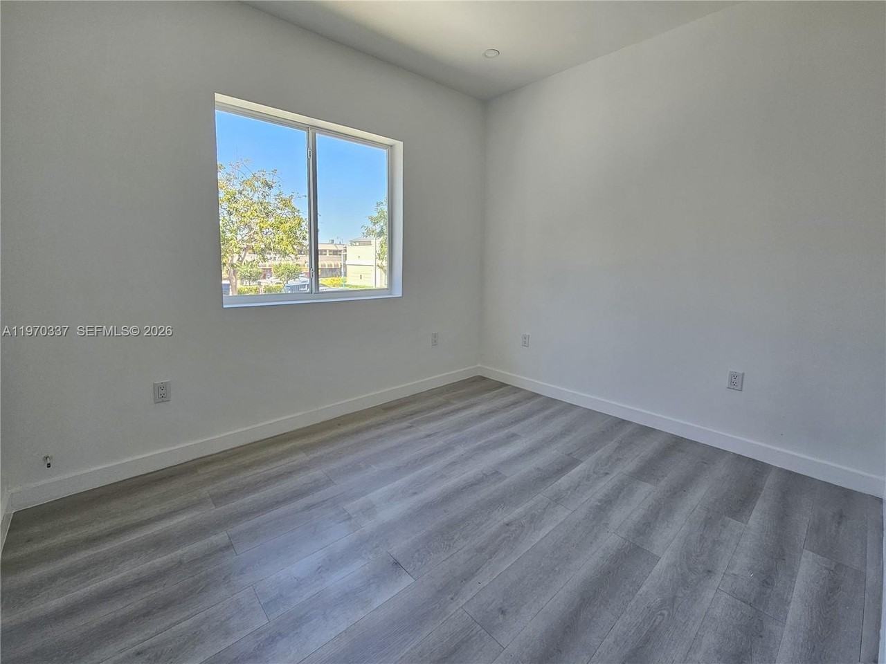 2669 Sw 9th St #5 - Photo 6 of 11