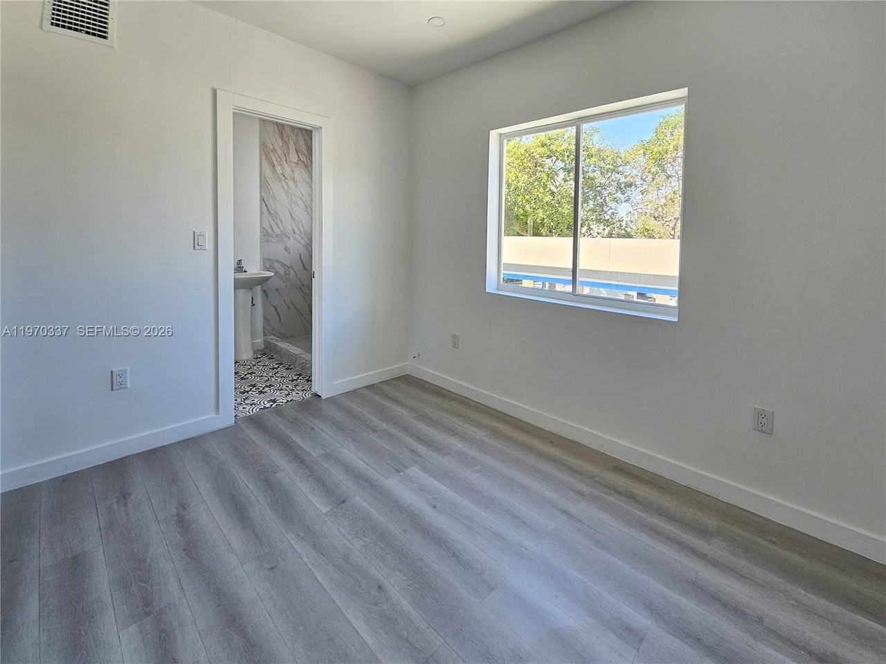 2669 Sw 9th St #5 - Photo 7 of 11