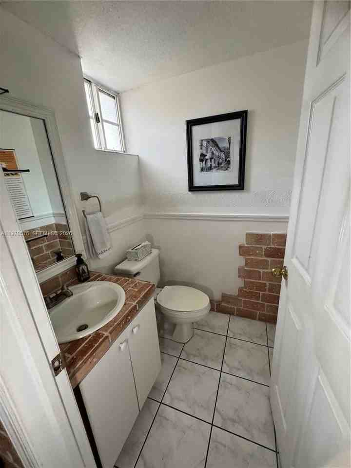 12035 Sw 14th St #108 - Photo 6 of 13