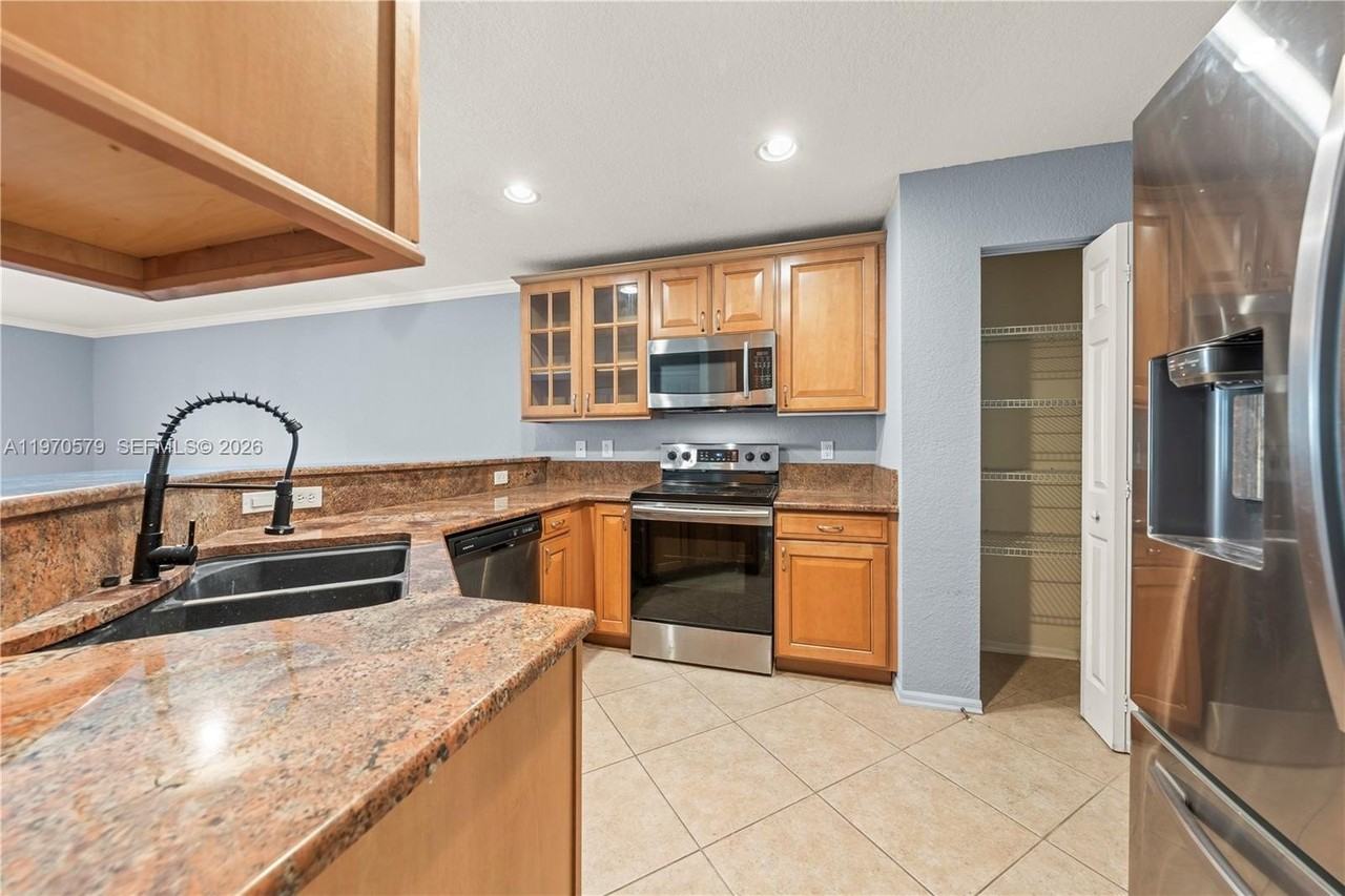 5905 Abbey Rd #5905 - Photo 6 of 39