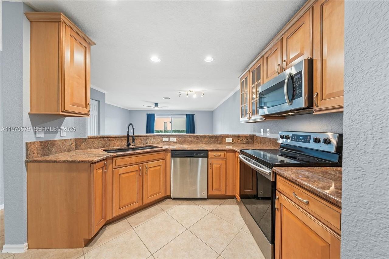 5905 Abbey Rd #5905 - Photo 7 of 39