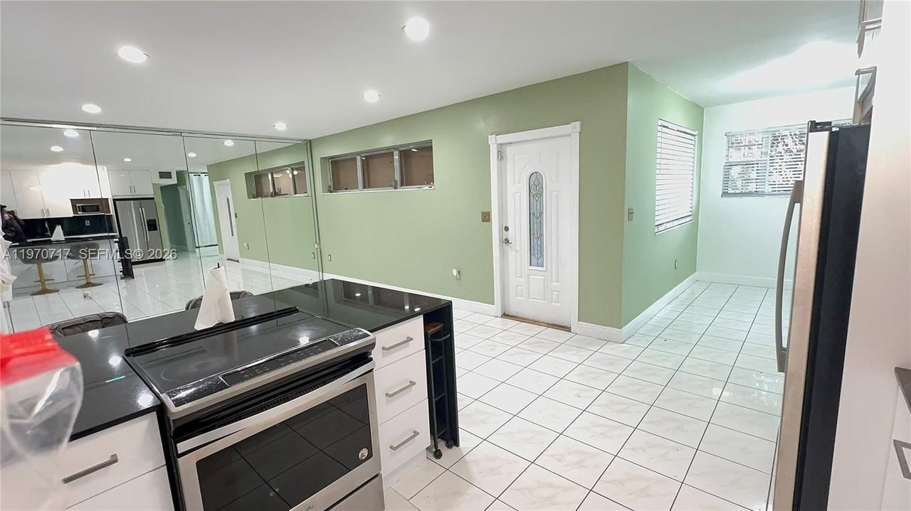 110 Nw 198th St - Photo 2 of 13