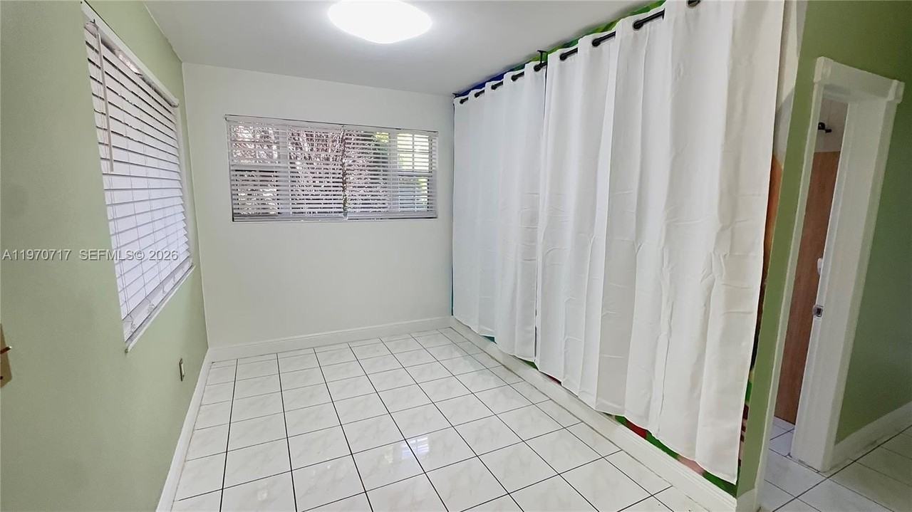 110 Nw 198th St - Photo 5 of 13