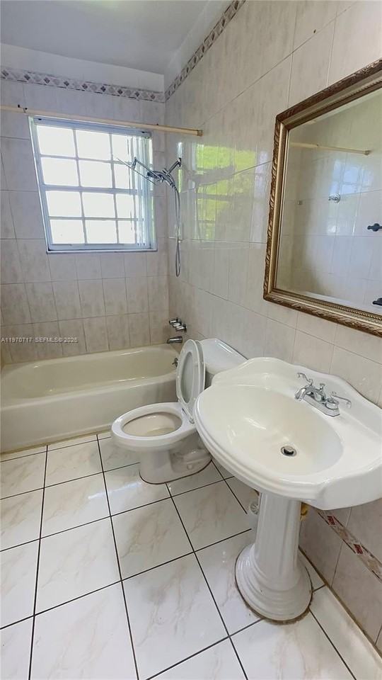 110 Nw 198th St - Photo 6 of 13