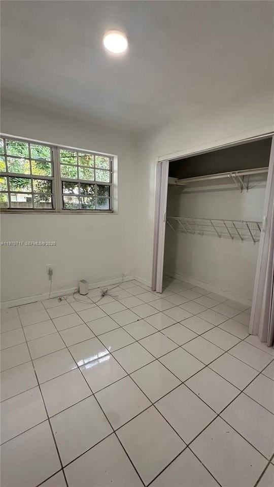 110 Nw 198th St - Photo 7 of 13