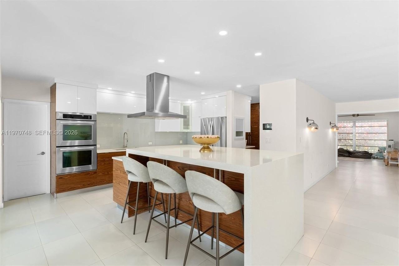 1525 Diplomat Pkwy - Photo 4 of 41