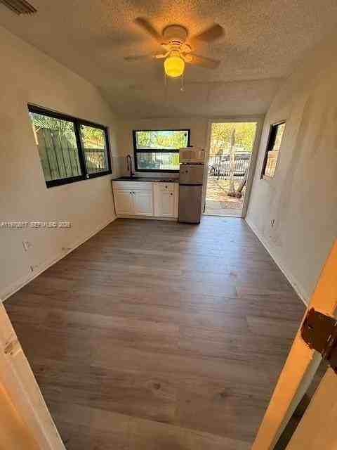 118 Nw 44th St #1 - Photo 2 of 7