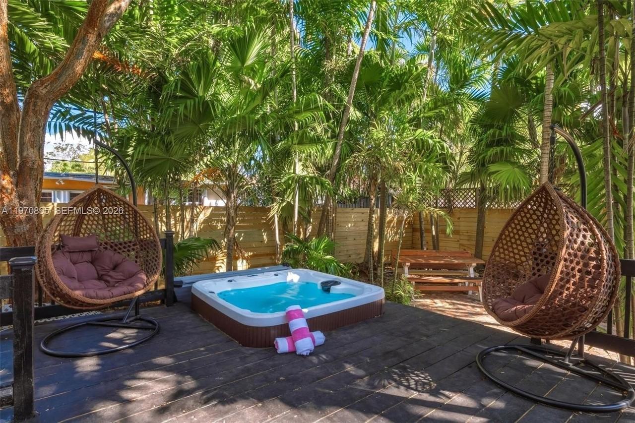 751 Ne 80th St - Photo 3 of 50