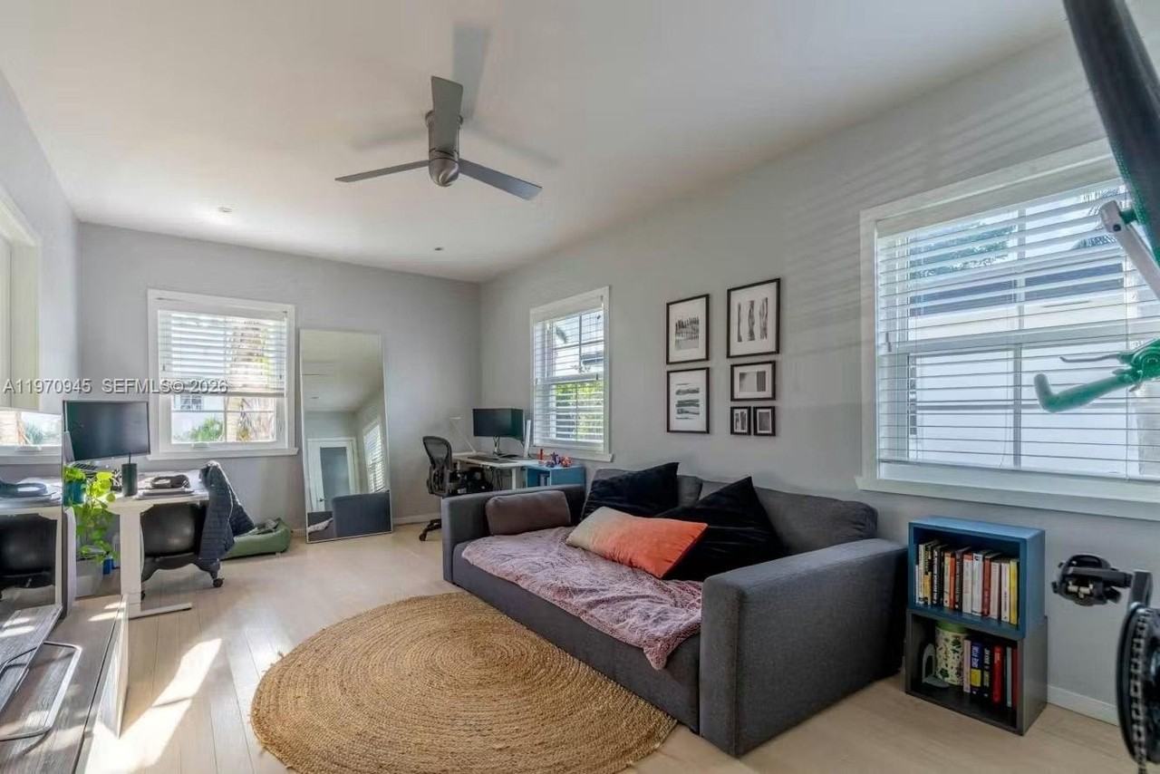 1061 Michigan Ave #4 - Photo 7 of 22