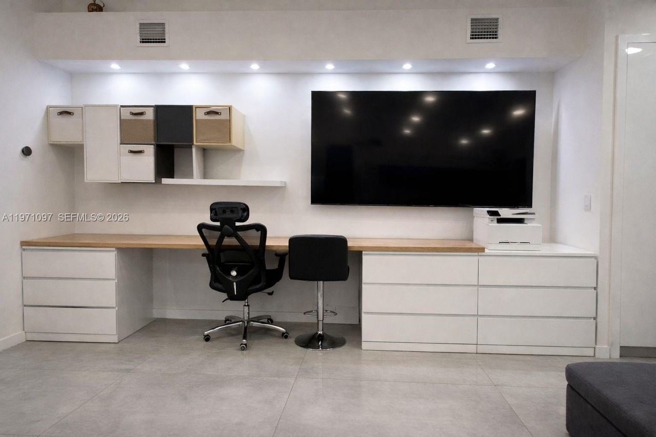 500 Ne 3rd St #103 - Photo 2 of 9