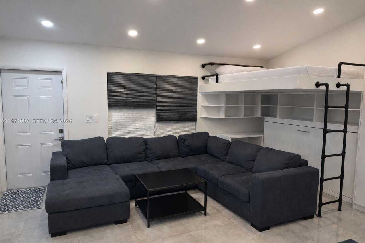 500 Ne 3rd St #103 - Photo 3 of 9