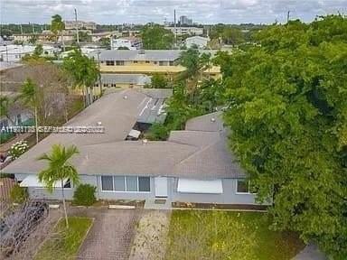 729 Ne 6th St #2 - Photo 2 of 8