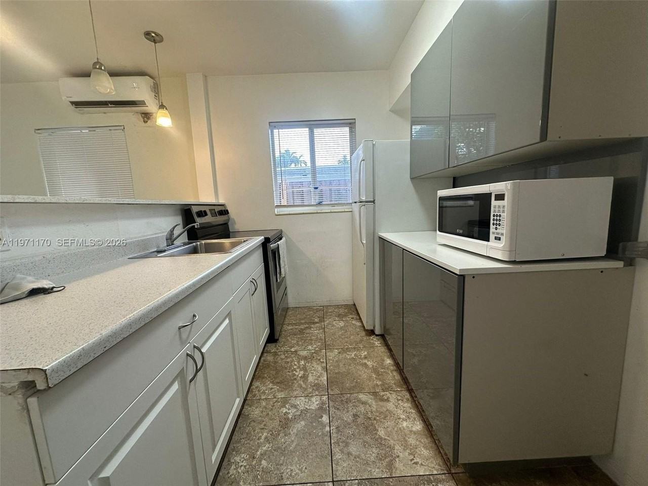 729 Ne 6th St #2 - Photo 3 of 8