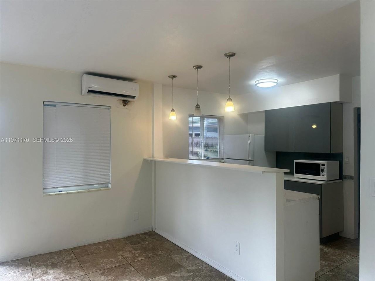 729 Ne 6th St #2 - Photo 5 of 8