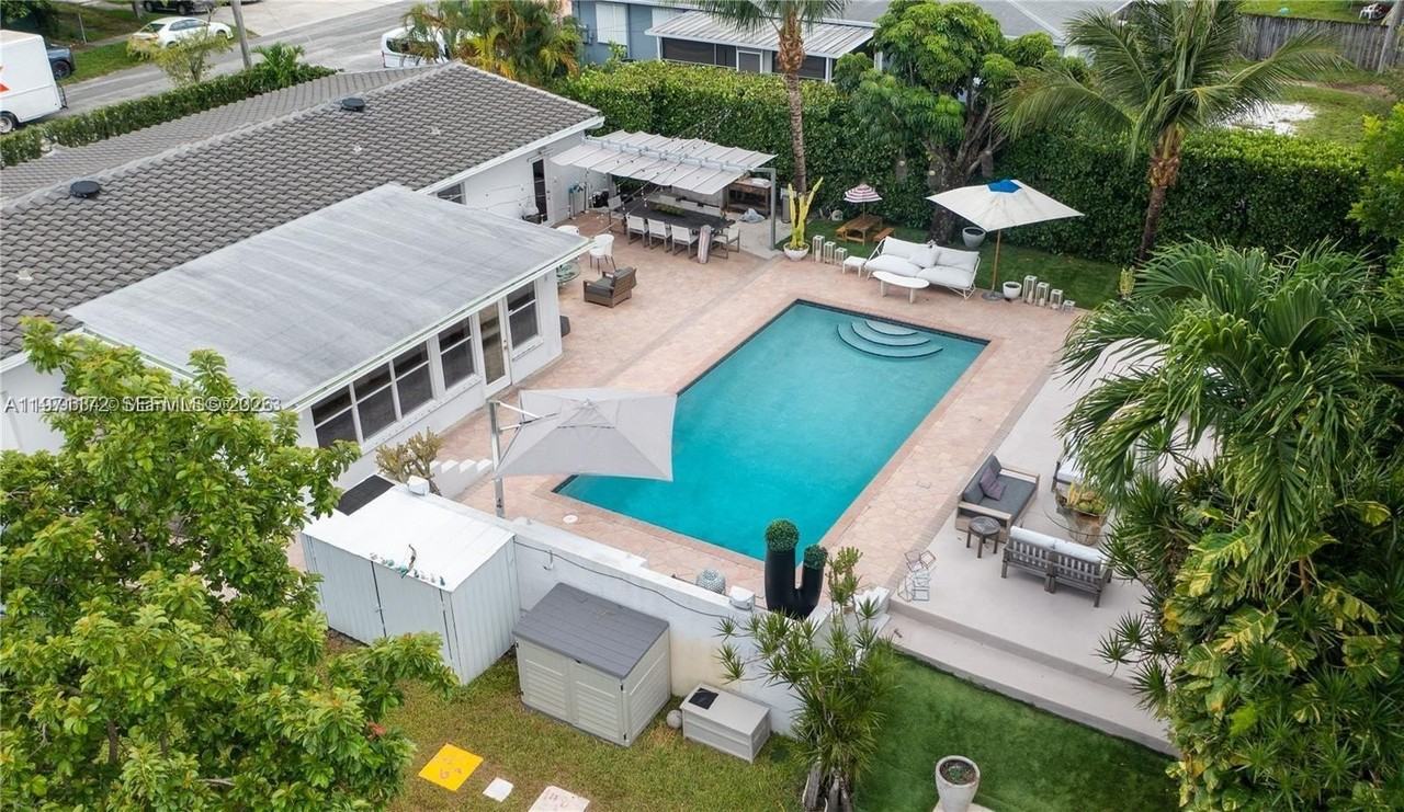 31 Sw 6th St - Photo 2 of 26