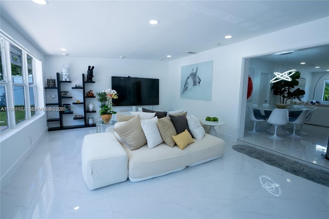 31 Sw 6th St - Photo 5 of 26