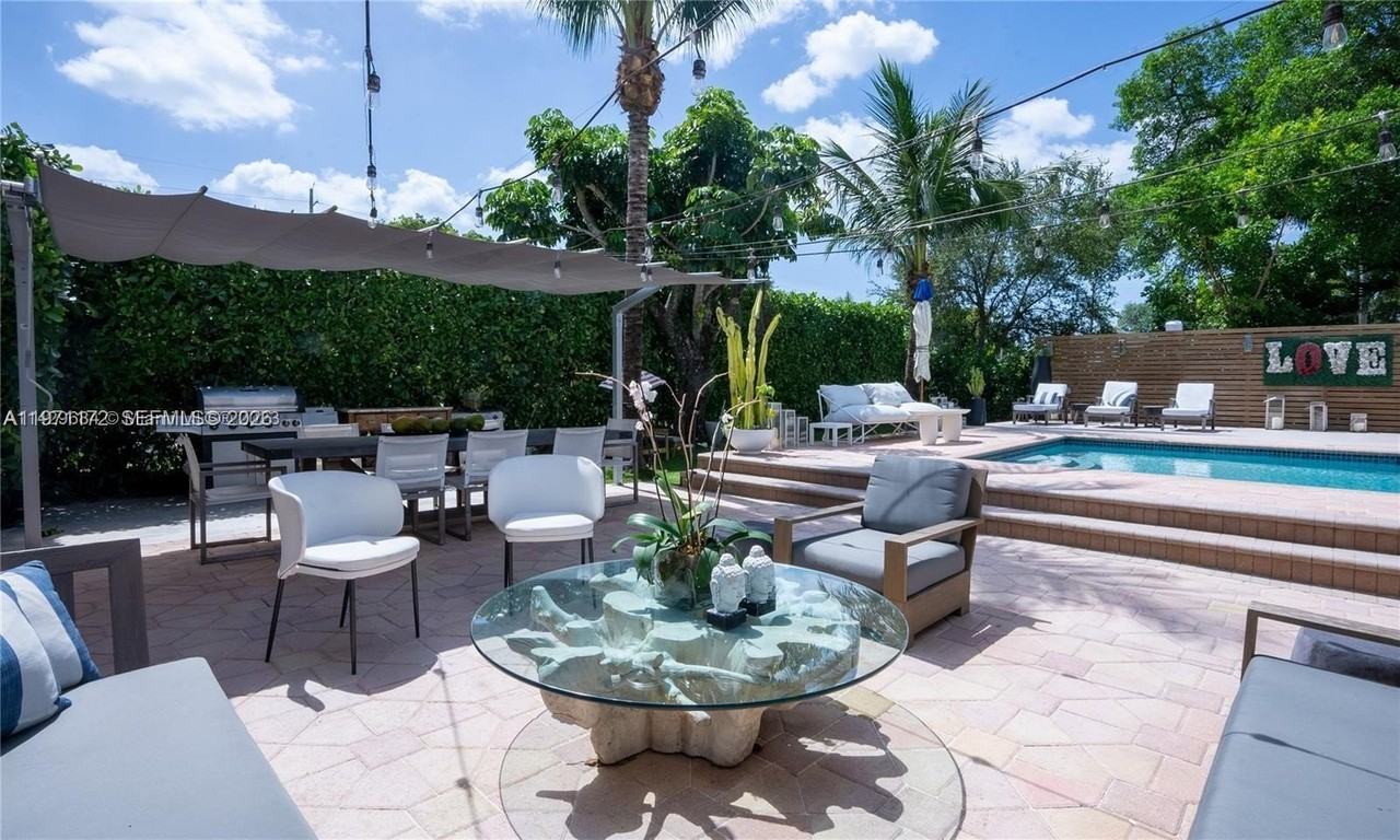 31 Sw 6th St - Photo 6 of 26