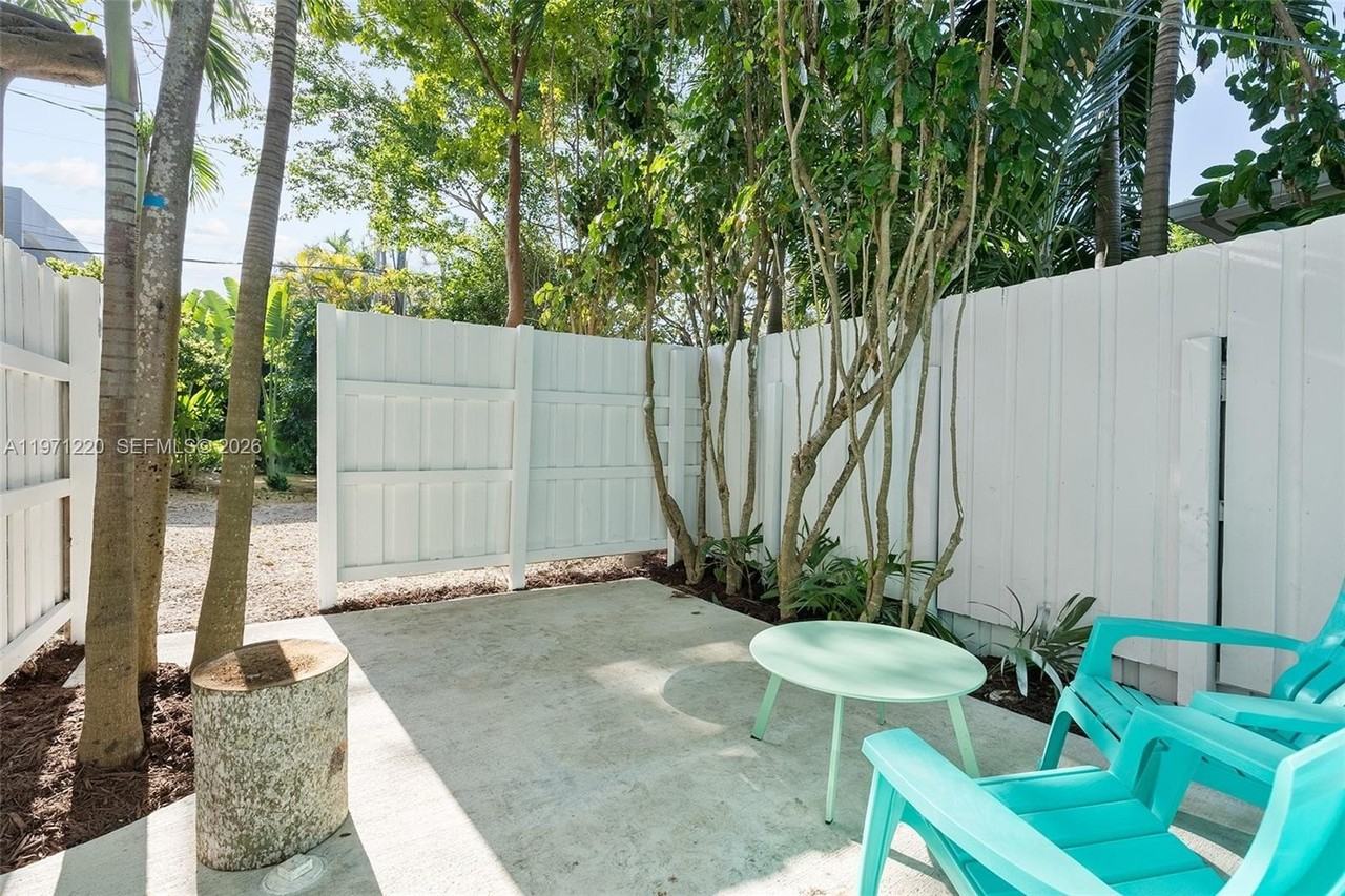 2345 Trapp Ave - Photo 2 of 9