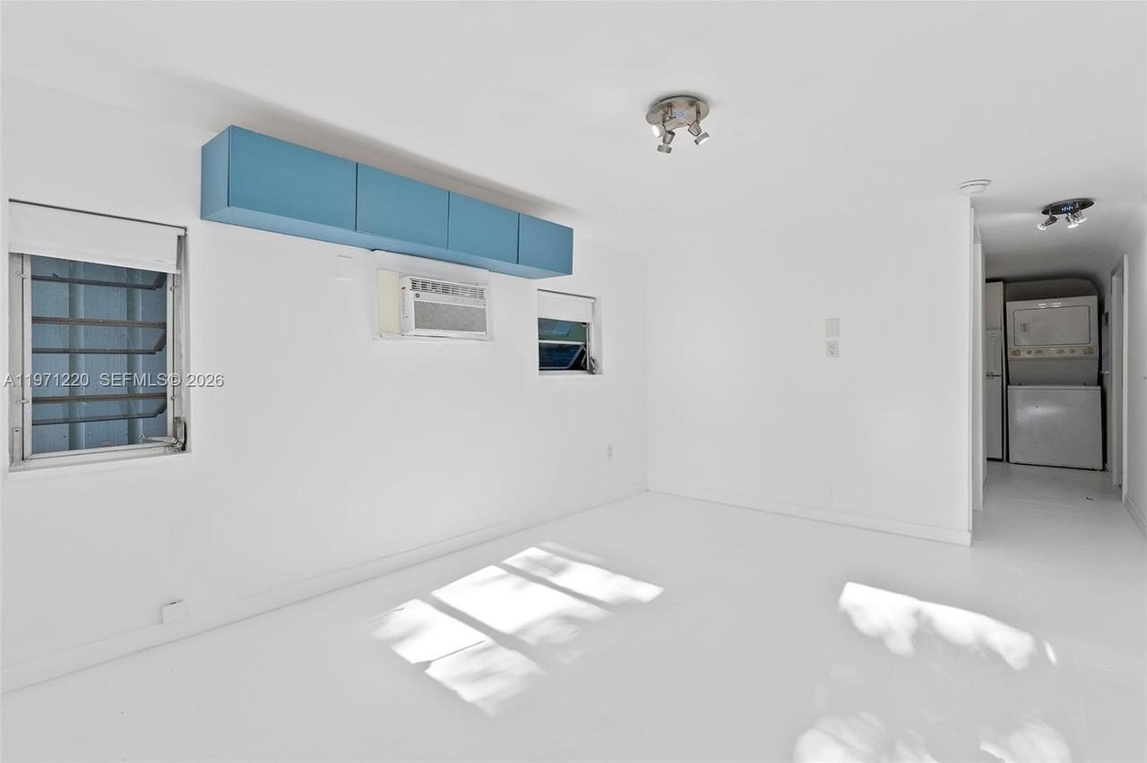 2345 Trapp Ave - Photo 3 of 9