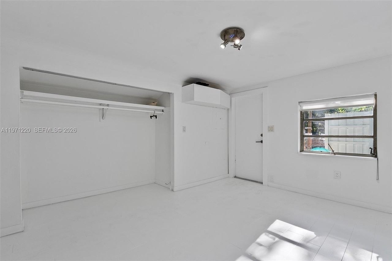 2345 Trapp Ave - Photo 4 of 9