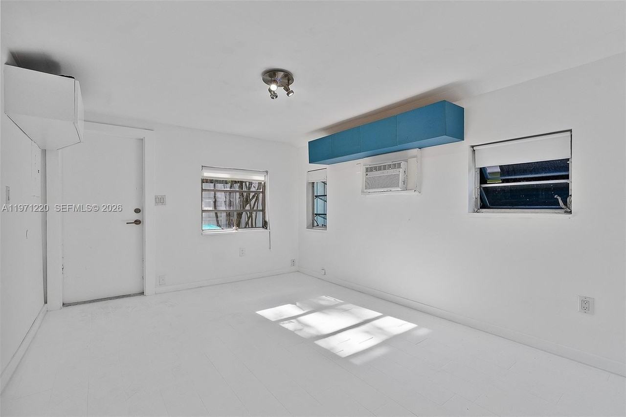 2345 Trapp Ave - Photo 6 of 9