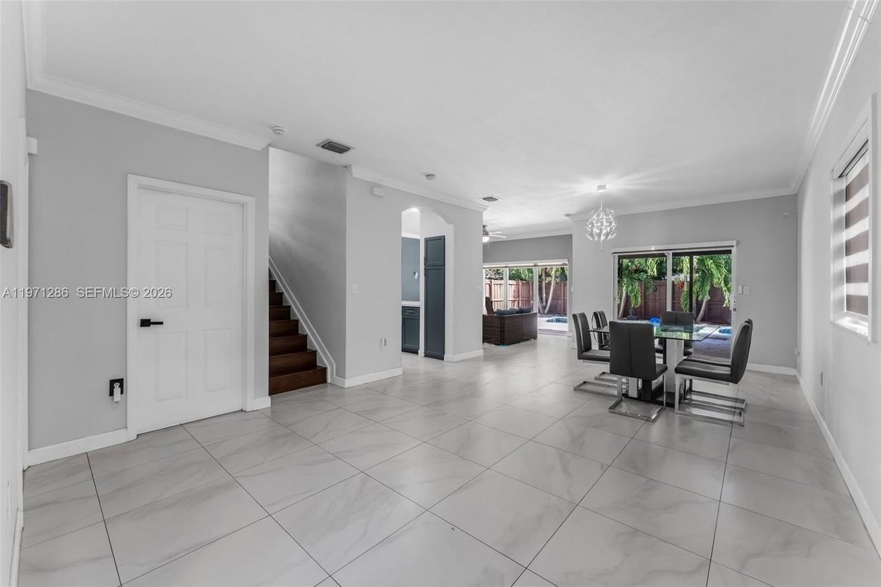 239 Se 31st Ter #239 - Photo 4 of 49