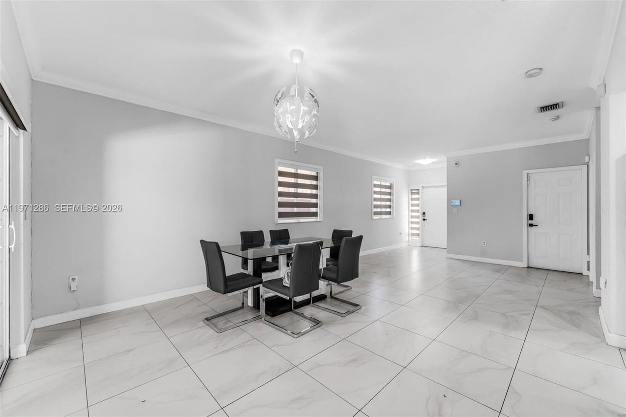 239 Se 31st Ter #239 - Photo 7 of 49