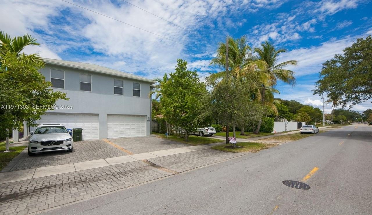 619 Sw 17th St #619 - Photo 3 of 49