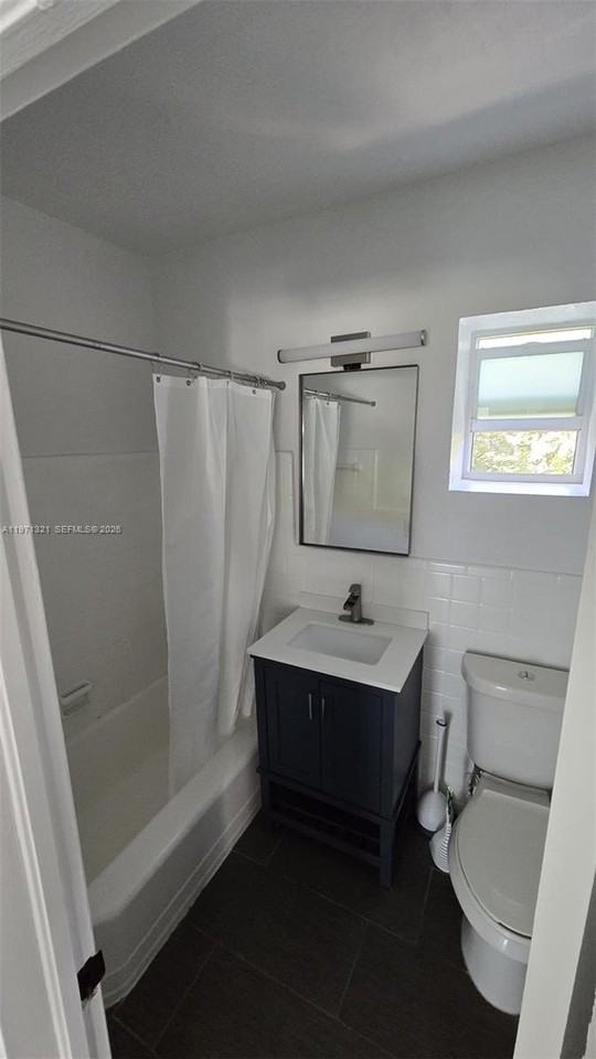 9270 E Bay Harbor Dr #7B - Photo 3 of 5