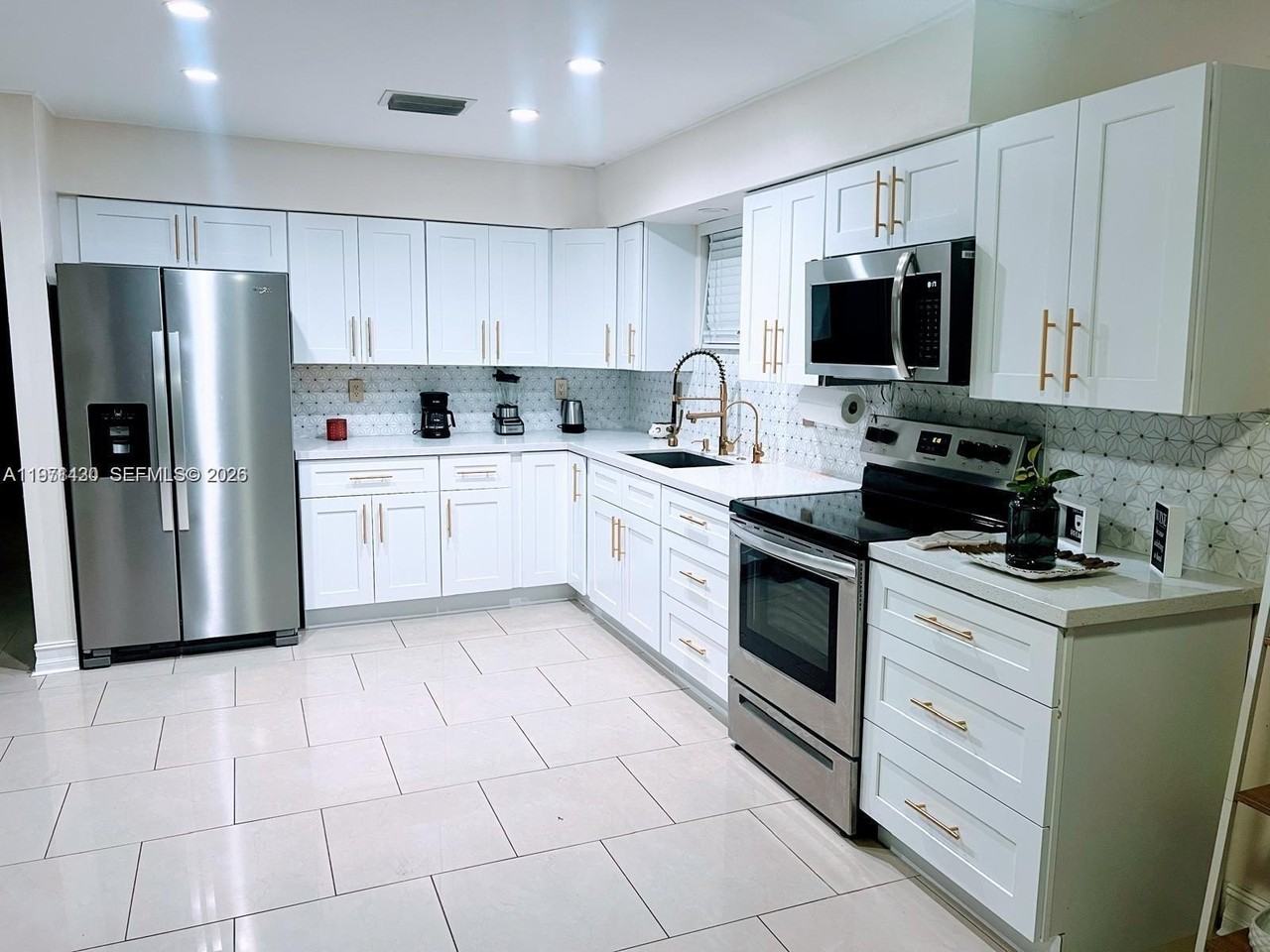 7750 Nw 42nd St - Photo 3 of 18