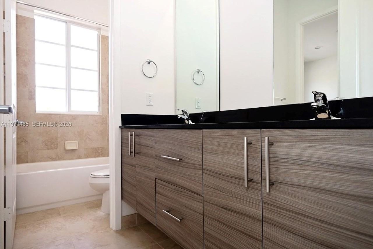 2844 Sw 81st Ter #2840 - Photo 5 of 10