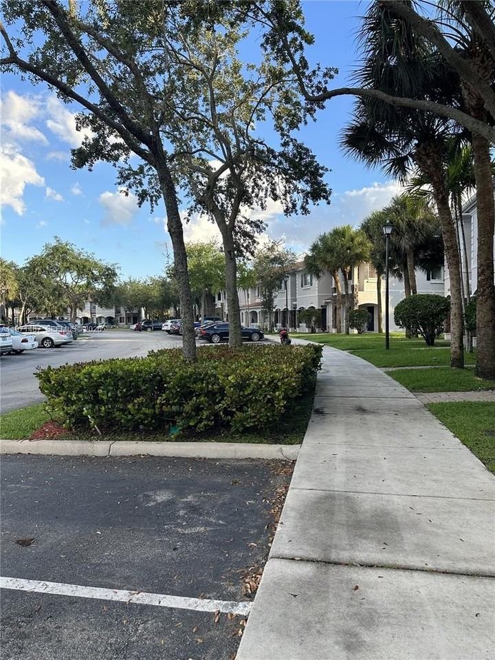 2764 Sw 83rd Ave #106 - Photo 2 of 50