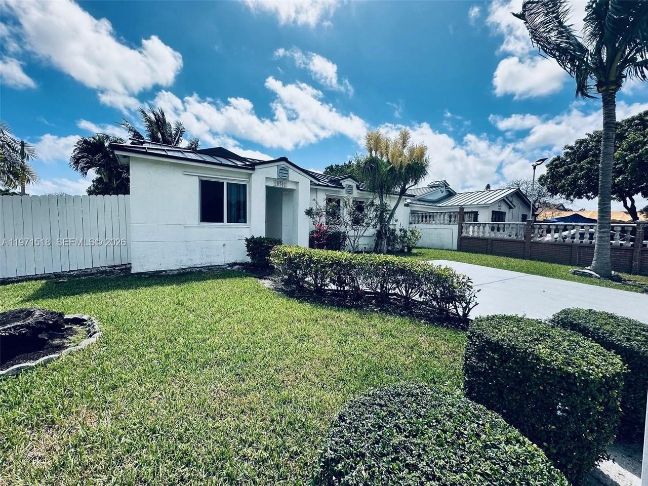 18501 Sw 115th Ave - Photo 2 of 18