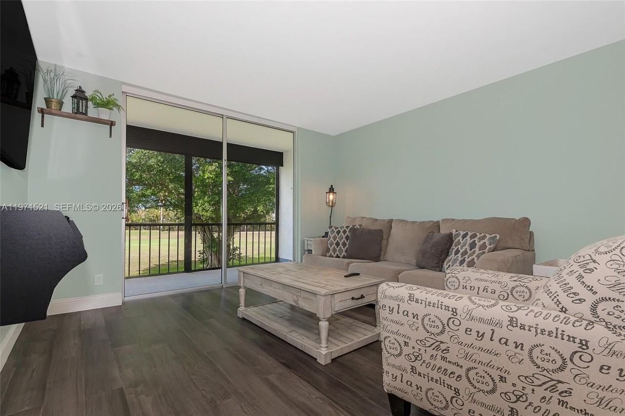 9811 N Hollybrook Lake Dr #204 - Photo 3 of 33