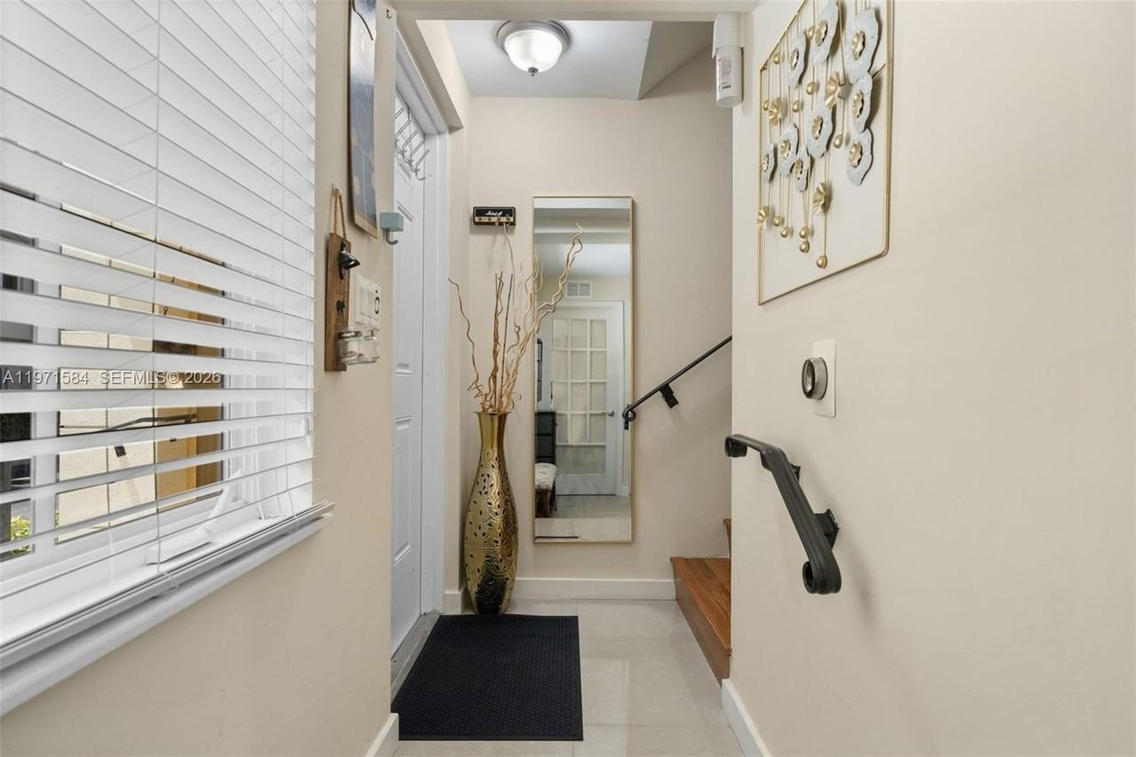 18413 Ne 27th Ct #18413 - Photo 4 of 46