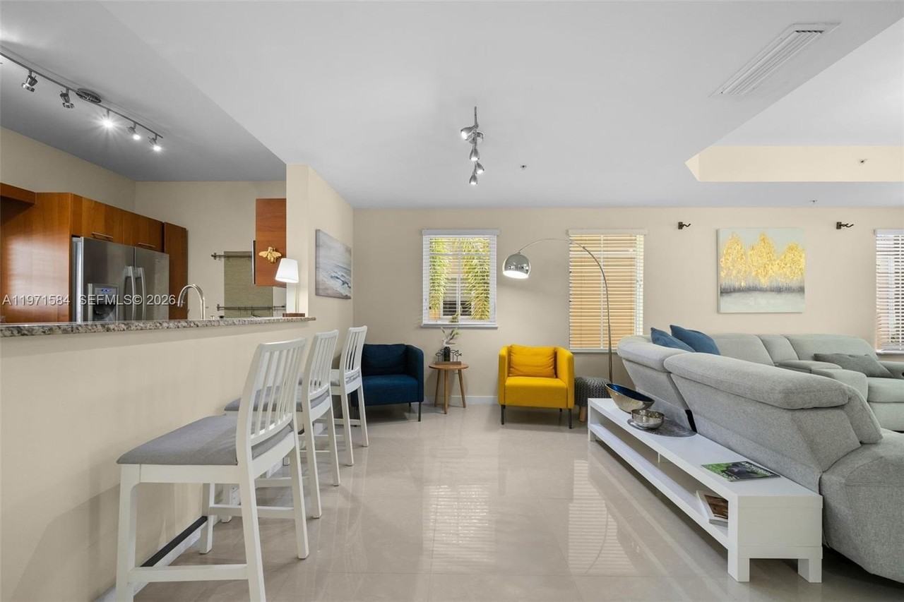 18413 Ne 27th Ct #18413 - Photo 7 of 46