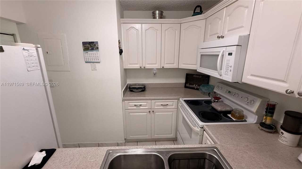 11715 Sw 18th St #107 - Photo 4 of 15