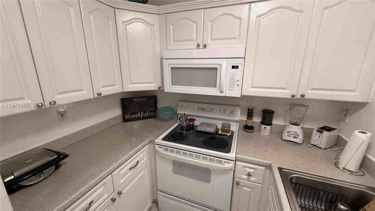 11715 Sw 18th St #107 - Photo 5 of 15