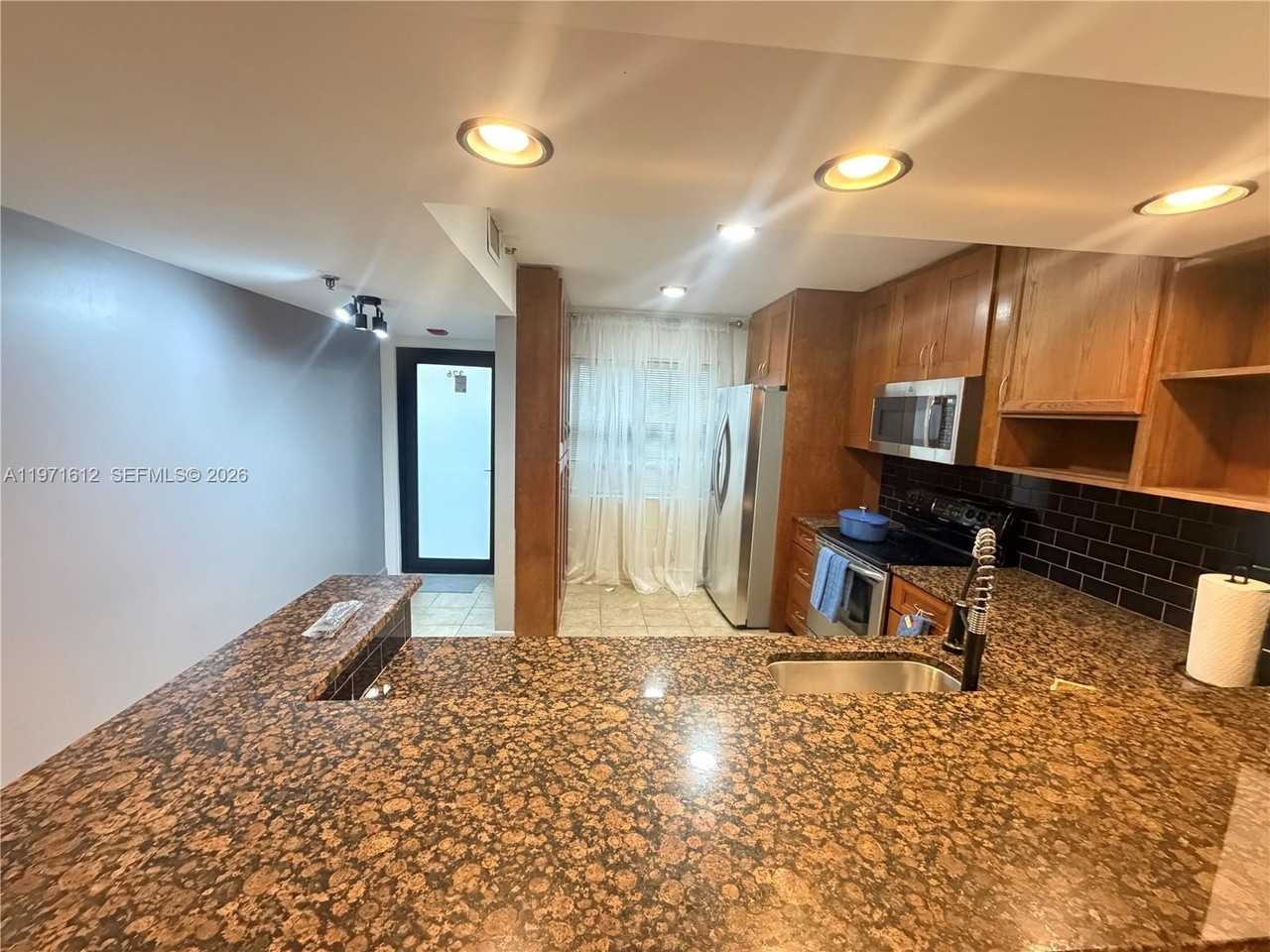 896 N Federal Hwy #326 - Photo 5 of 50