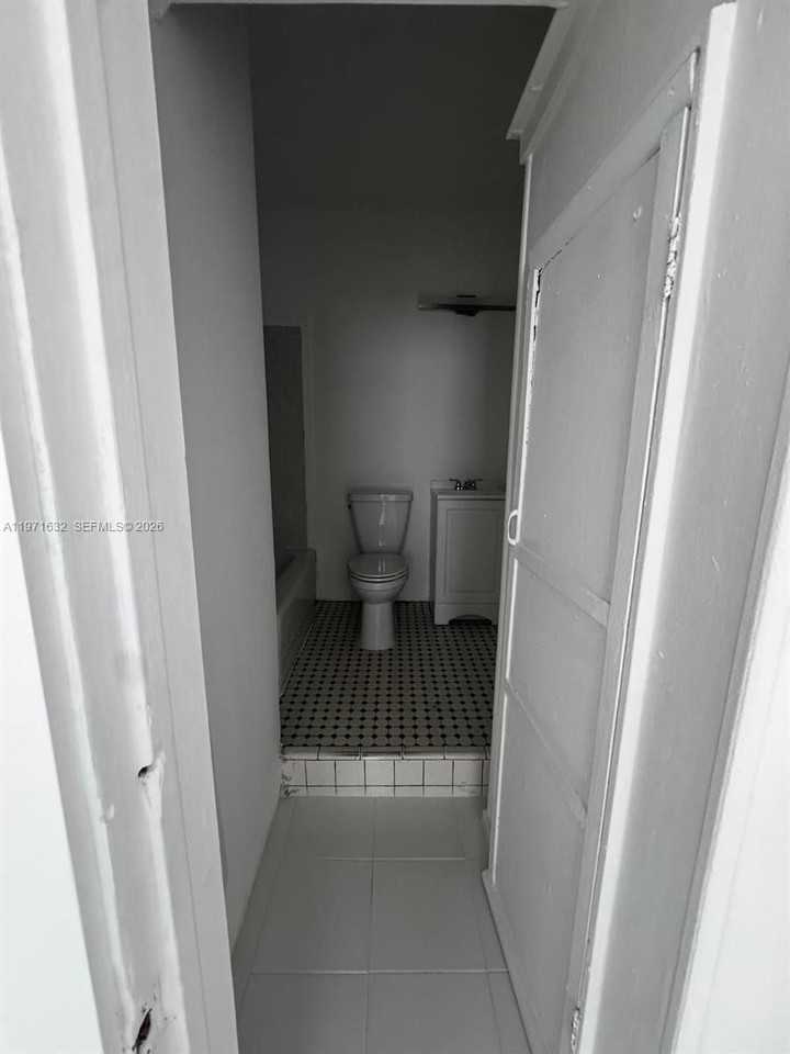 1456 Washington Ave #1 - Photo 2 of 7