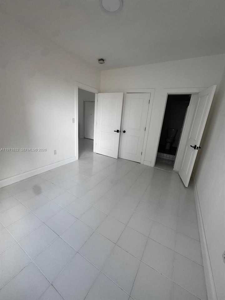 1456 Washington Ave #1 - Photo 6 of 7