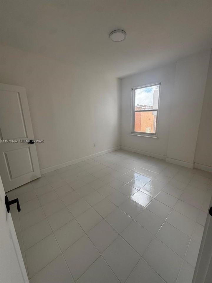 1456 Washington Ave #1 - Photo 7 of 7