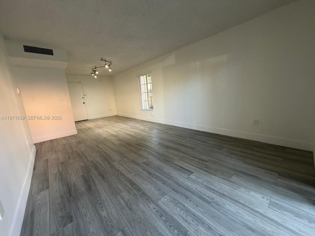 5102 Nw 79th Ave #105 - Photo 4 of 16